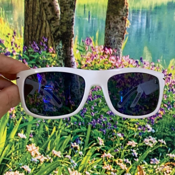 Eddie Bauer Sunglasses in blue lenses - Picture 7 of 13